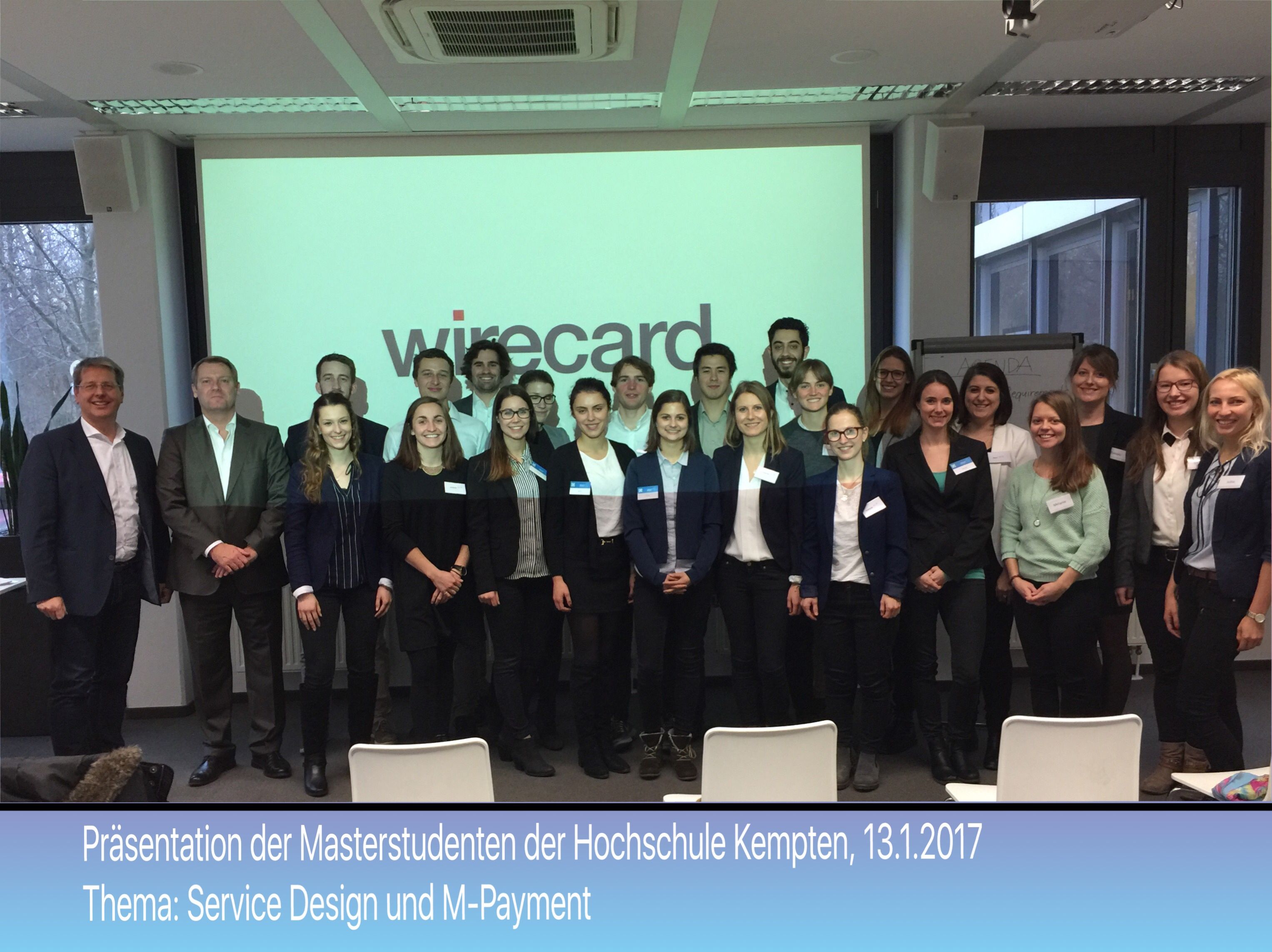 v.l.n.r: Prof. A. Brysch, J&ouml;rg M&ouml;ller (GF Wirecard Technologies GmbH), Masterstudenten der HKE